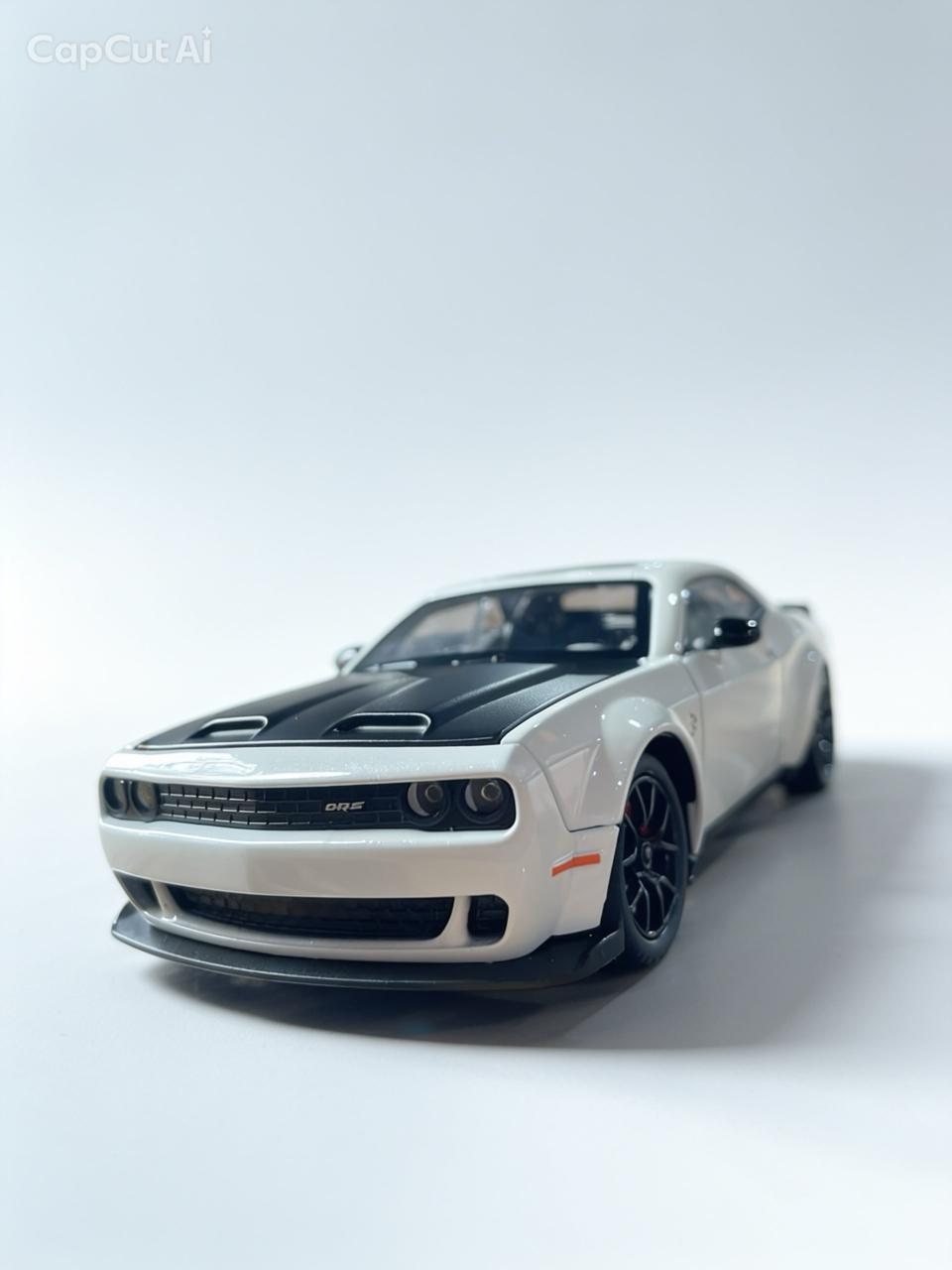 Miniatura Challenger Branco